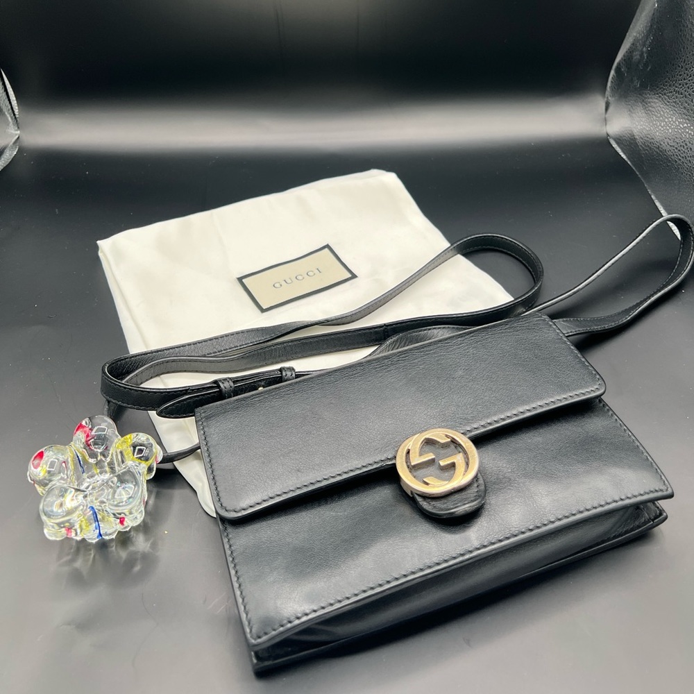 Preloved Gucci Black Wallet On Chain with golden hardware.